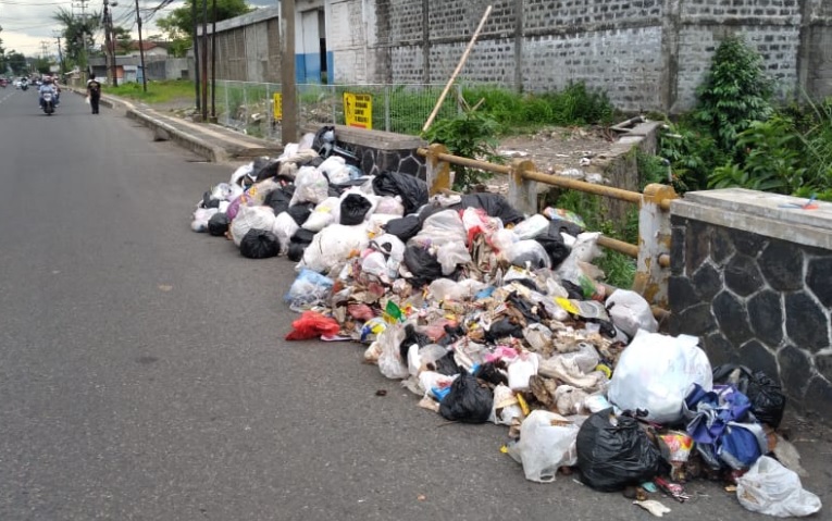 Dinas DLH Kota Tasikmalaya lembur atasi Tumpukan Sampah di Bulan Ramadhan