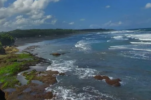 Ngabuburit di Pantai Padabumi Tasikmalaya